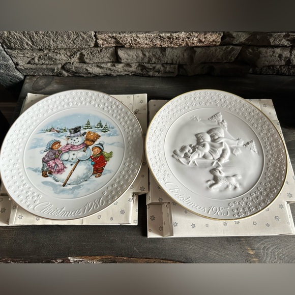Avon Christmas 🎄 Plates - Picture 1 of 5